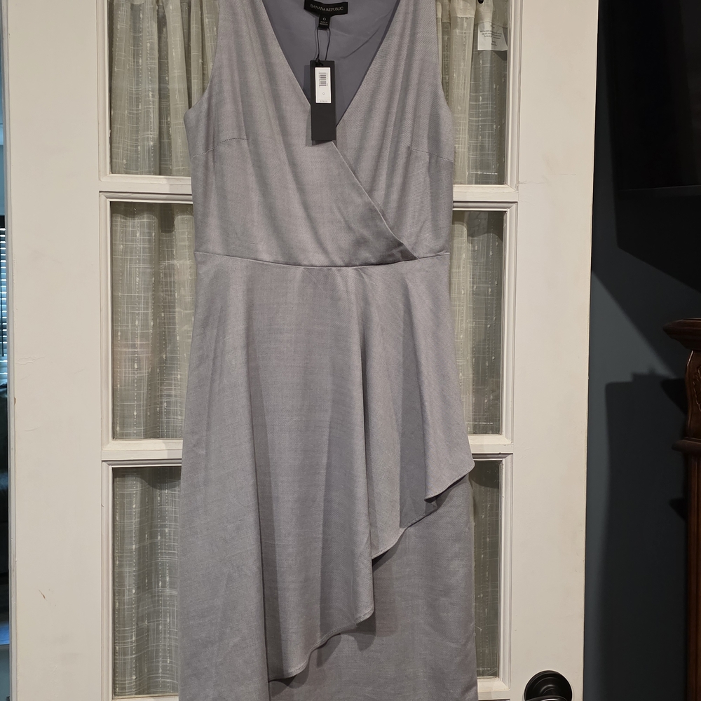 NWT Banana Republic Gray Asymmetrical V-Neck Cocktail Dress. SIZE 0